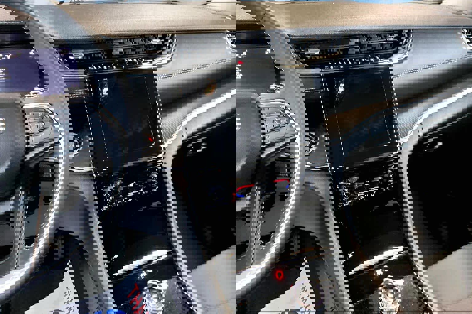 Used 2023 Jeep Grand Cherokee L Laredo image 16