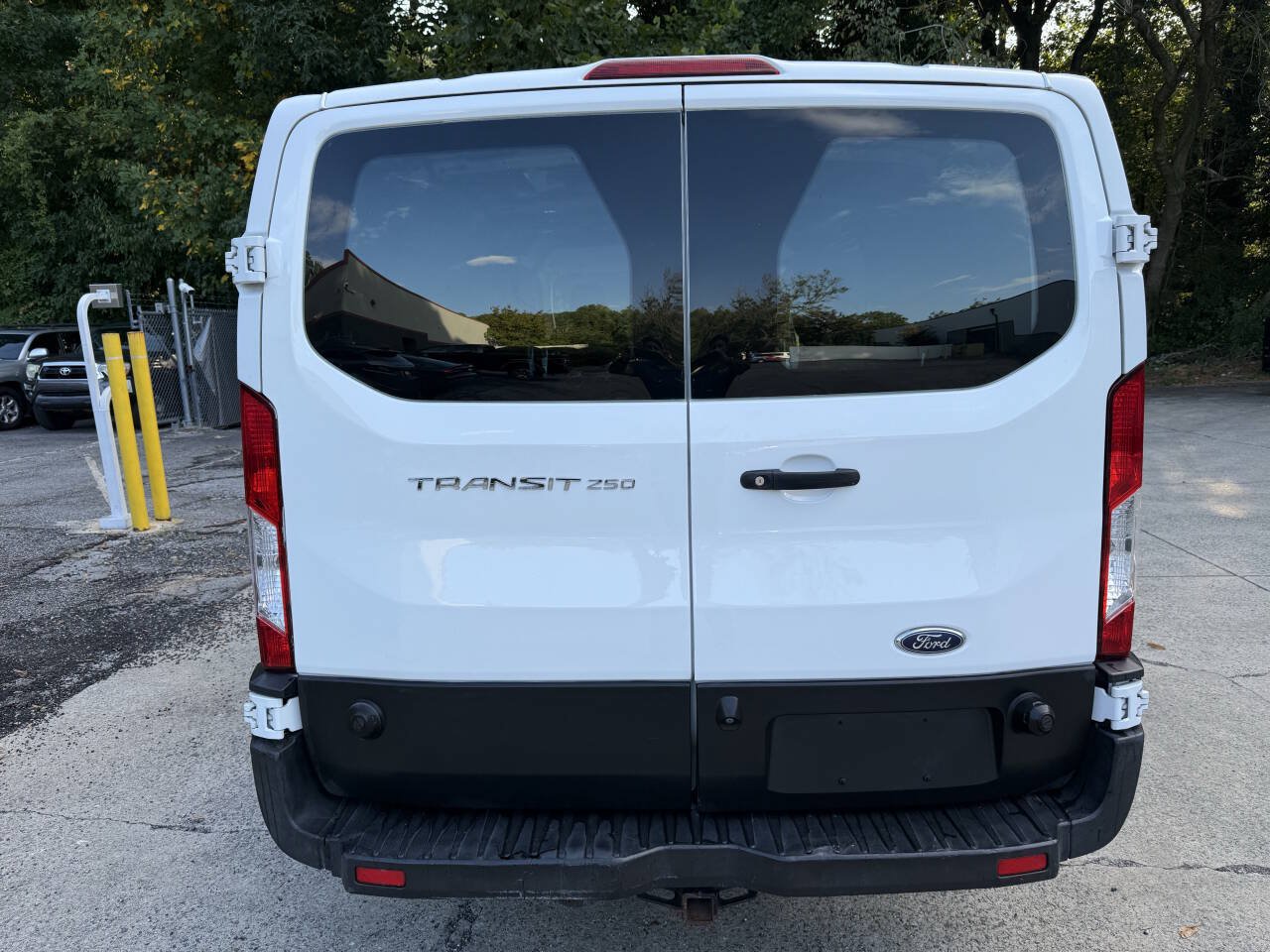 Used 2019 Ford Transit 250 148 Low Roof RWD image 4