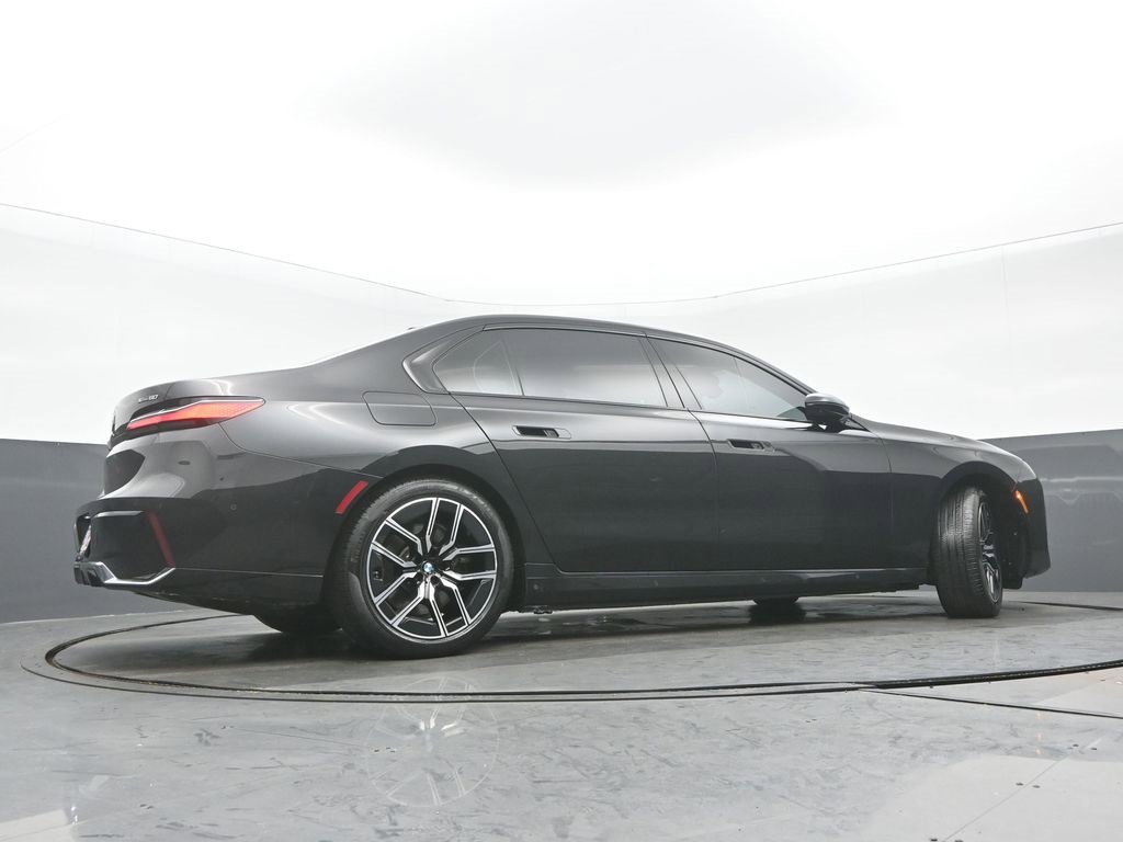 Used 2023 BMW i7 xDrive60 w/ Executive Package 2 image 32