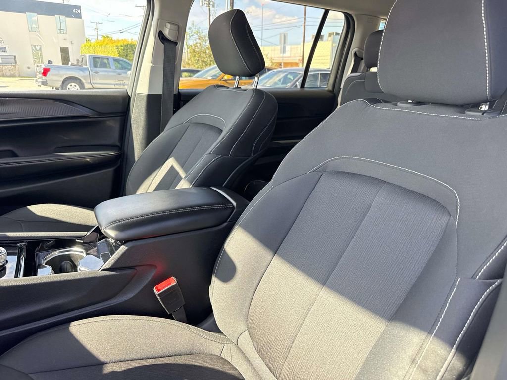 Used 2023 Jeep Grand Cherokee L Laredo AWD/4WD image 26