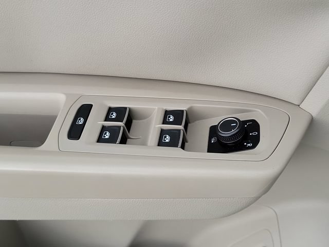 Used 2018 Volkswagen Atlas SEL FWD image 17