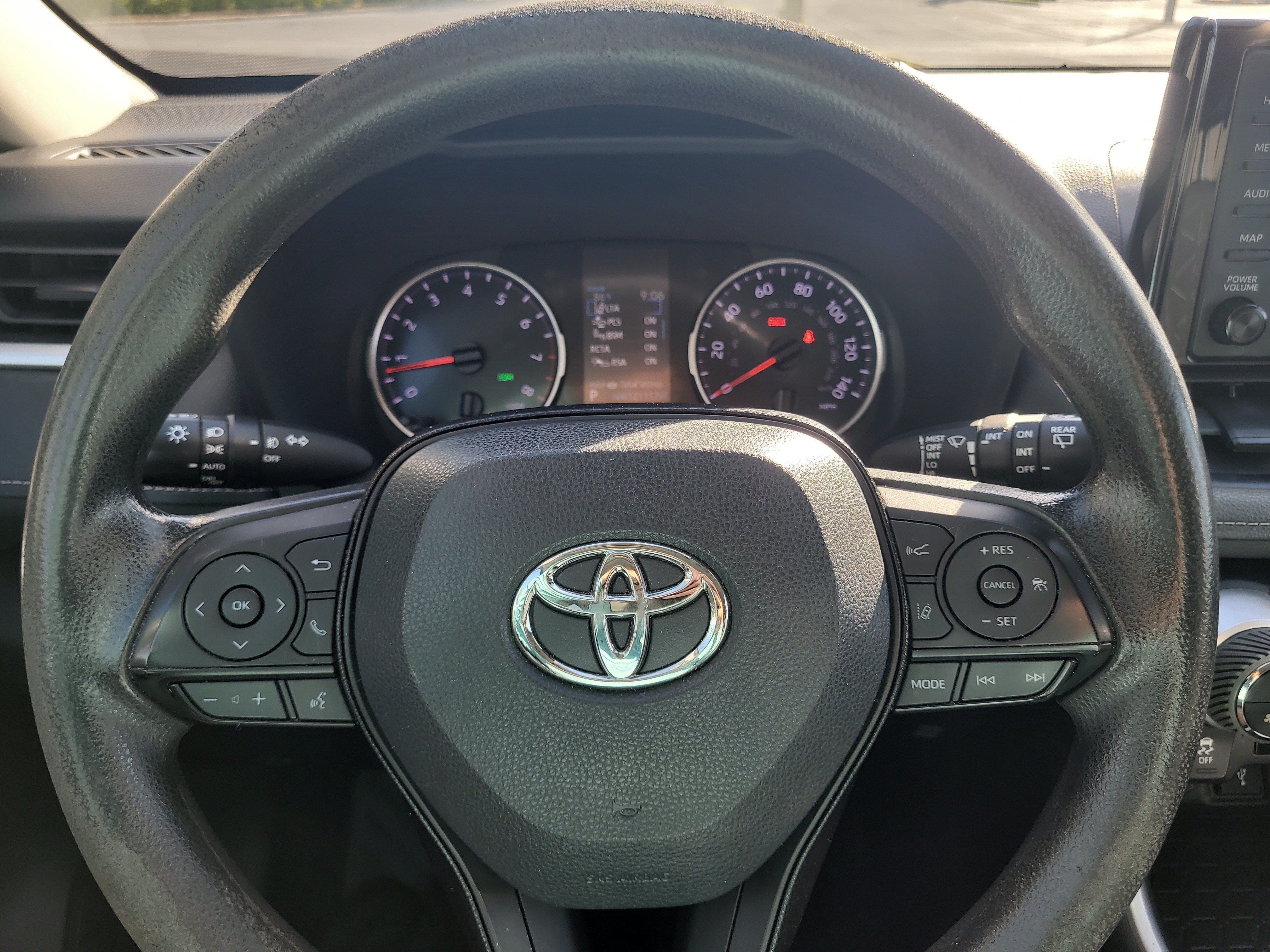 Used 2021 Toyota RAV4 XLE FWD image 29