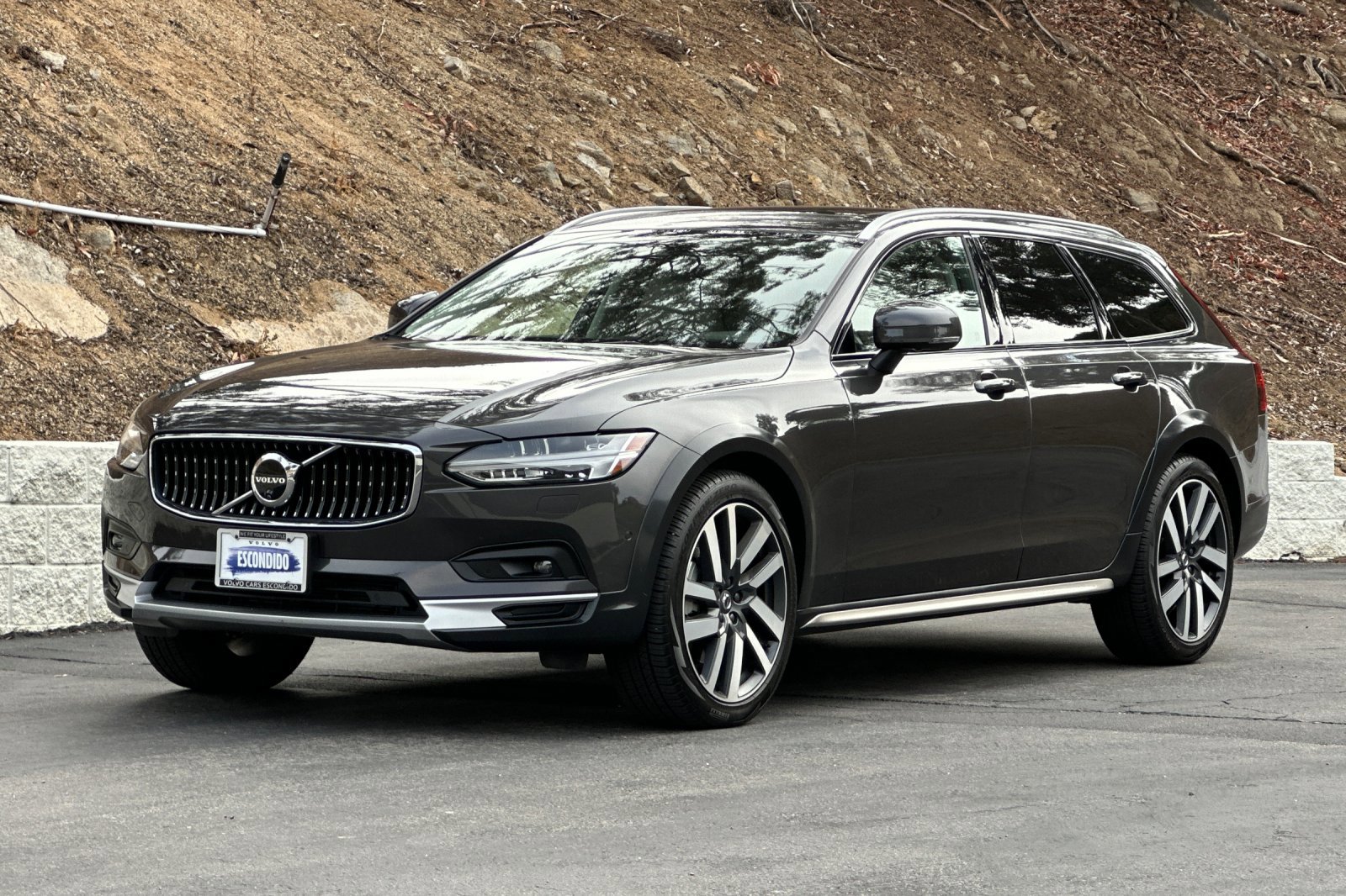 Used 2025 Volvo V90 B6 Cross Country Plus w/ Protection Package Premier AWD/4WD image 9