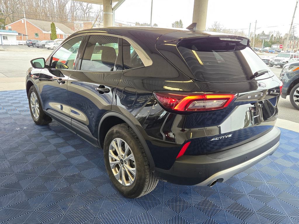 Used 2023 Ford Escape Active w/ Tech Pack #2 AWD/4WD image 4