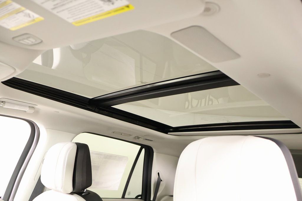 New 2025 Lincoln Navigator Reserve image 16