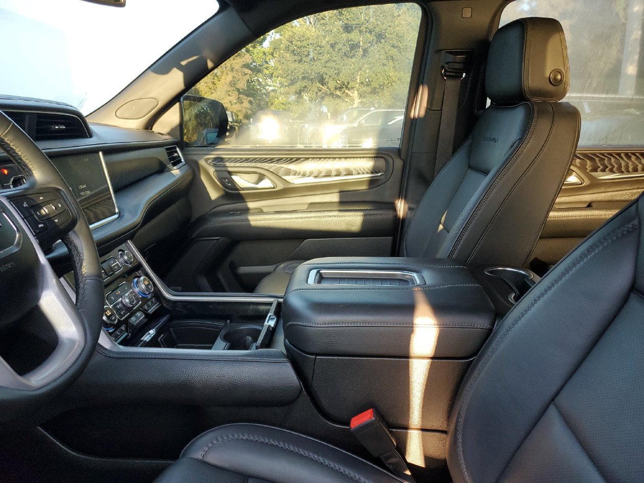 Used 2023 GMC Yukon XL Denali RWD image 17