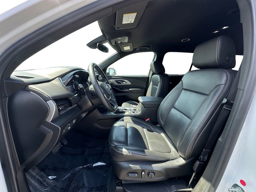 Used 2023 Chevrolet Traverse LT image 9