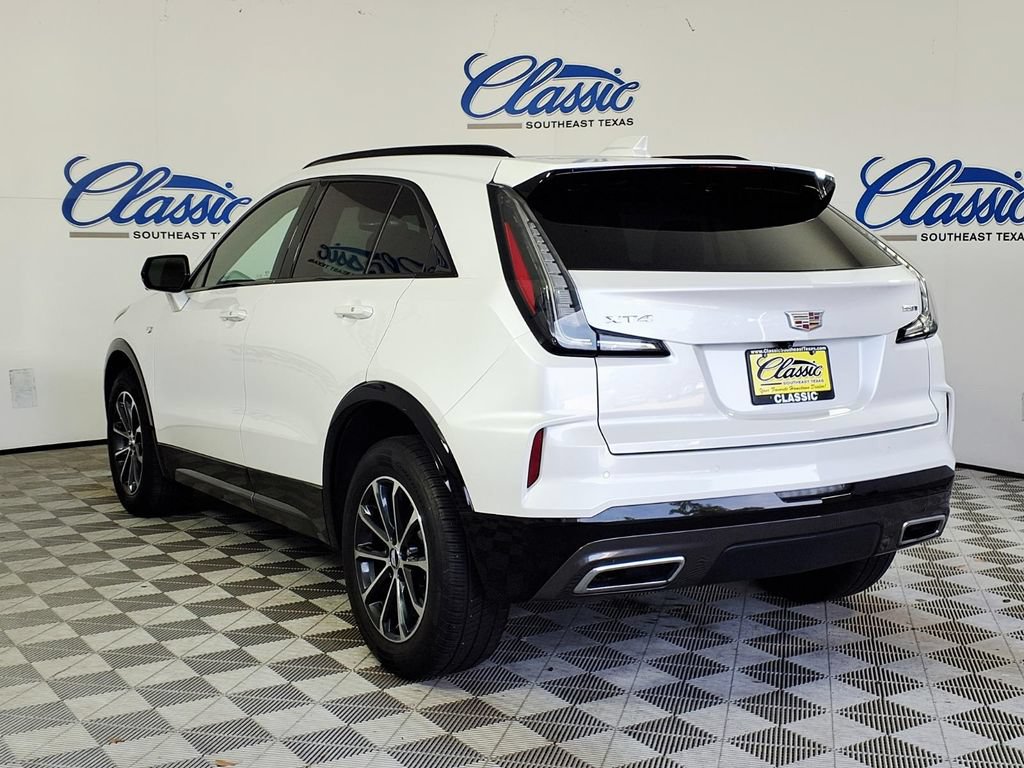 Used 2025 Cadillac XT4 Sport FWD image 2