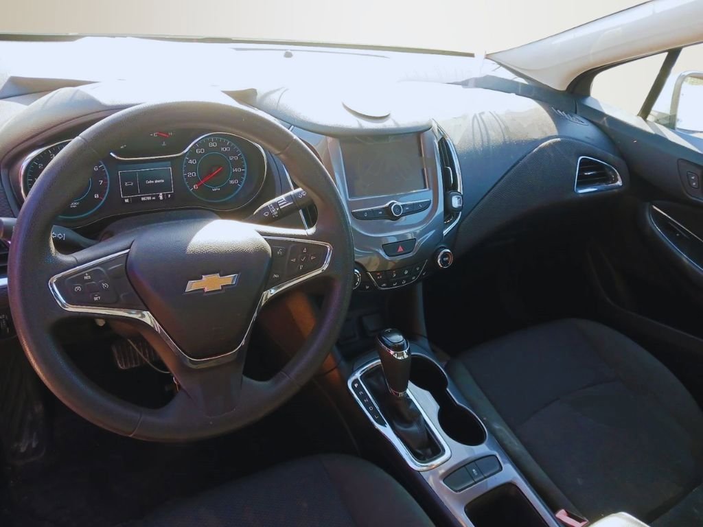 Used 2017 Chevrolet Cruze LT w/ Convenience Package image 5