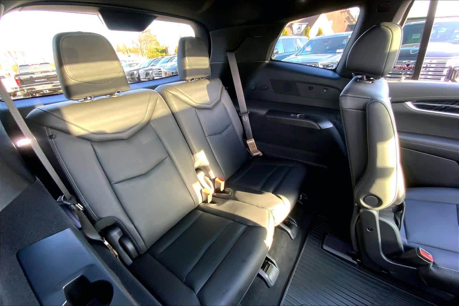 Used 2025 Cadillac XT6 Premium Luxury w/ Technology Package image 18