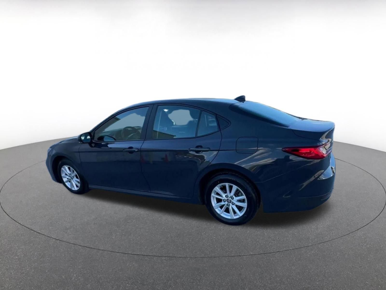 Used 2025 Toyota Camry LE image 11