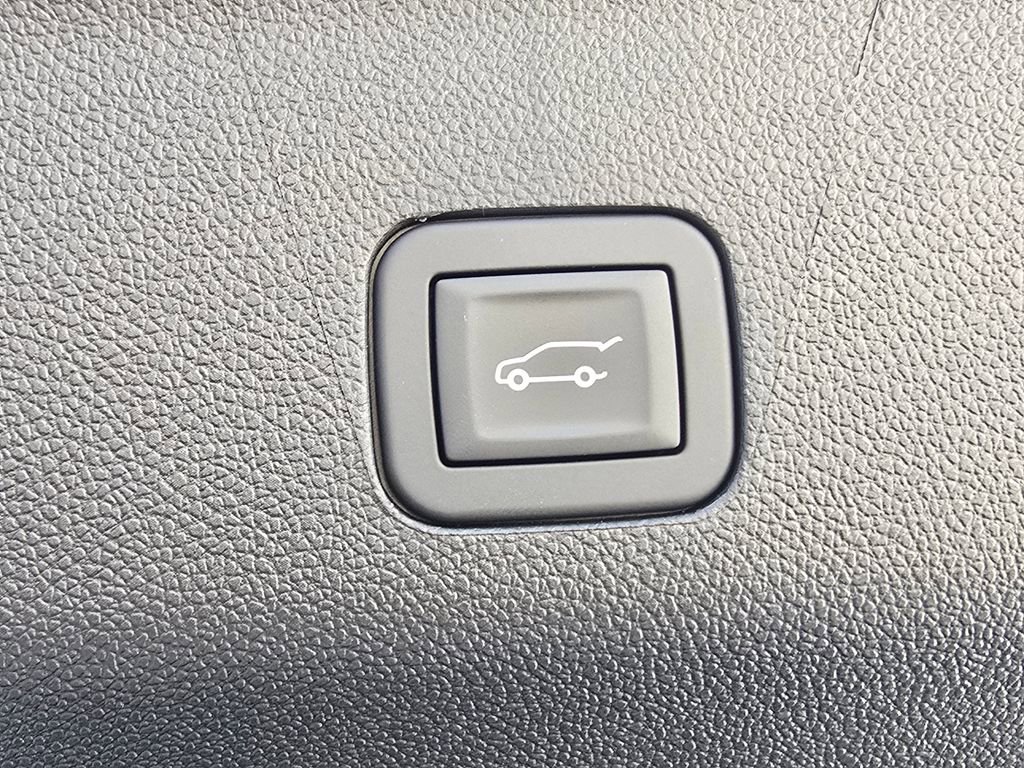 New 2026 Cadillac Escalade ESV Platinum Sport w/ LPO, ONYX Package image 39