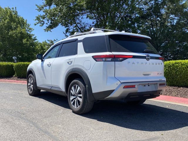Used 2025 Nissan Pathfinder SL AWD/4WD image 8