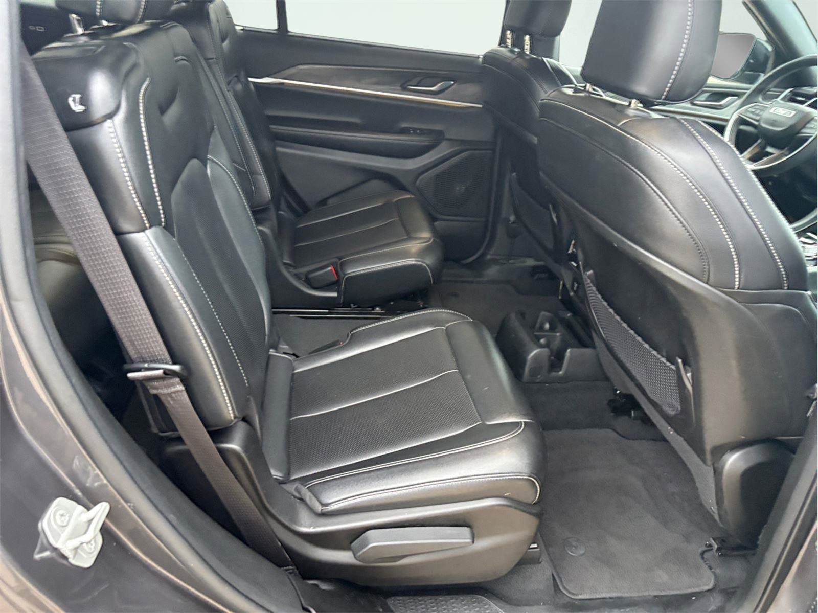 Used 2024 Jeep Grand Cherokee L Limited w/ Luxury Tech Group II image 16