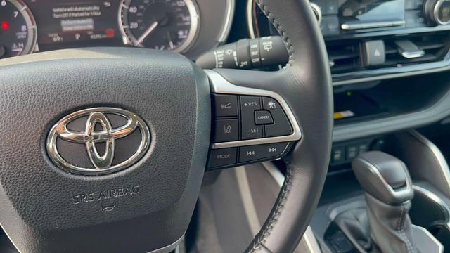 Used 2024 Toyota Highlander XLE AWD/4WD image 22