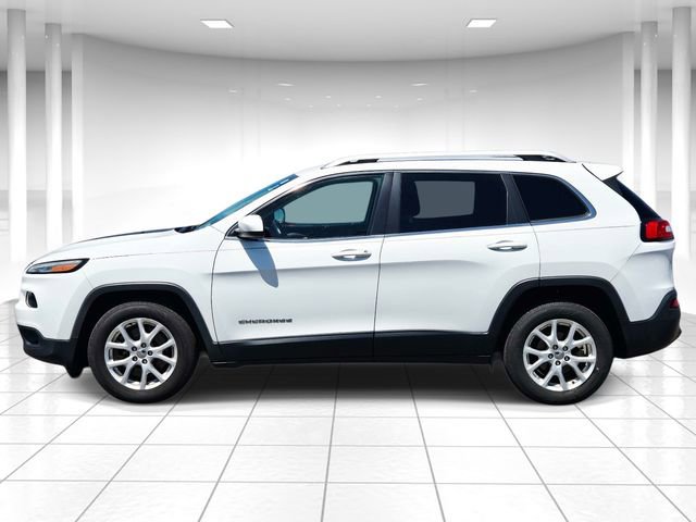 Used 2016 Jeep Cherokee Latitude FWD image 2