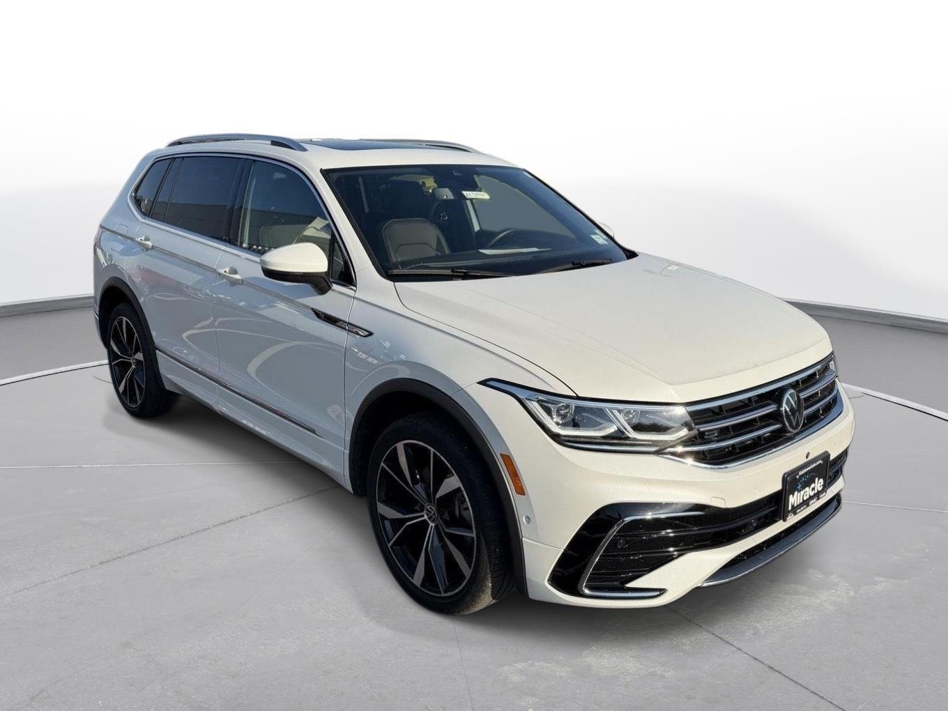 Used 2024 Volkswagen Tiguan SEL R-Line AWD/4WD image 4