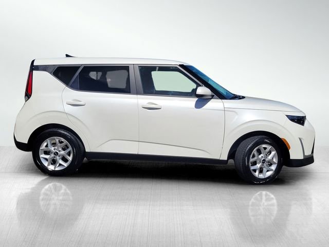 Used 2025 Kia Soul LX w/ LX Technology Package image 3