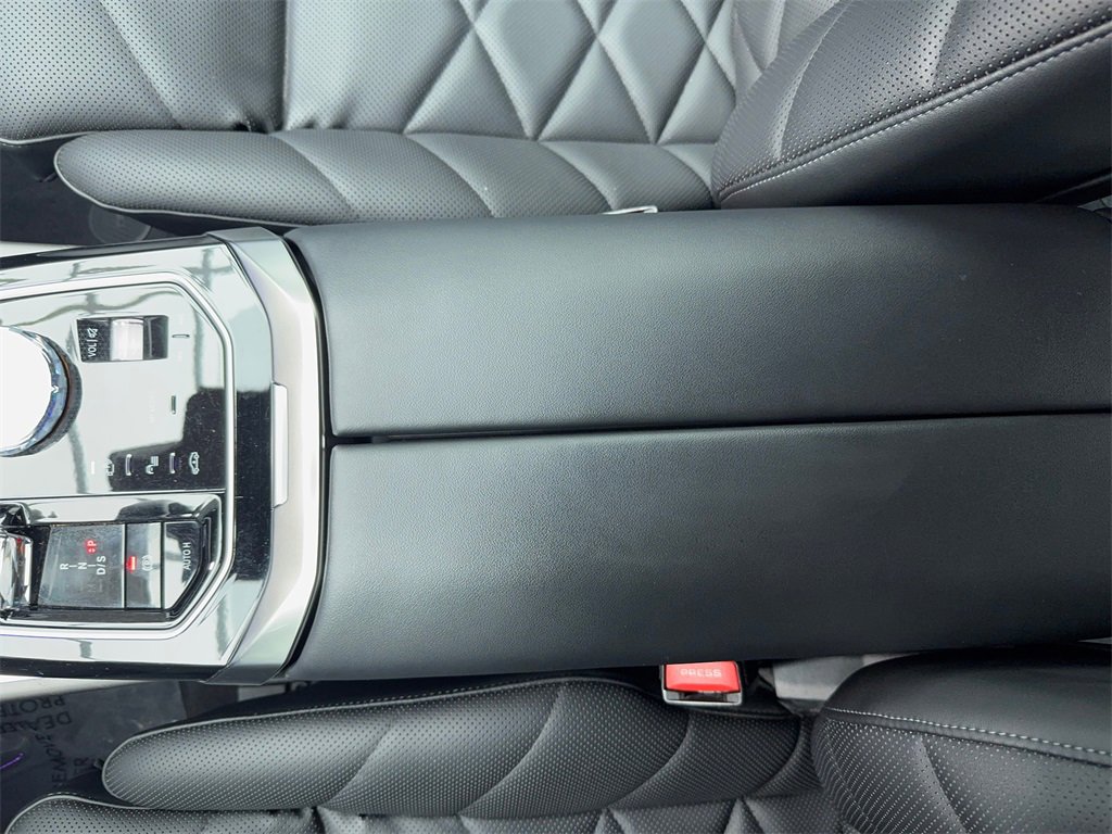 Used 2023 BMW 740i image 34