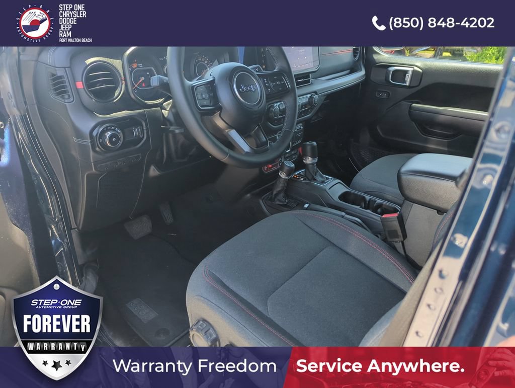 Used 2025 Jeep Wrangler Unlimited Rubicon w/ Convenience Group AWD/4WD image 10