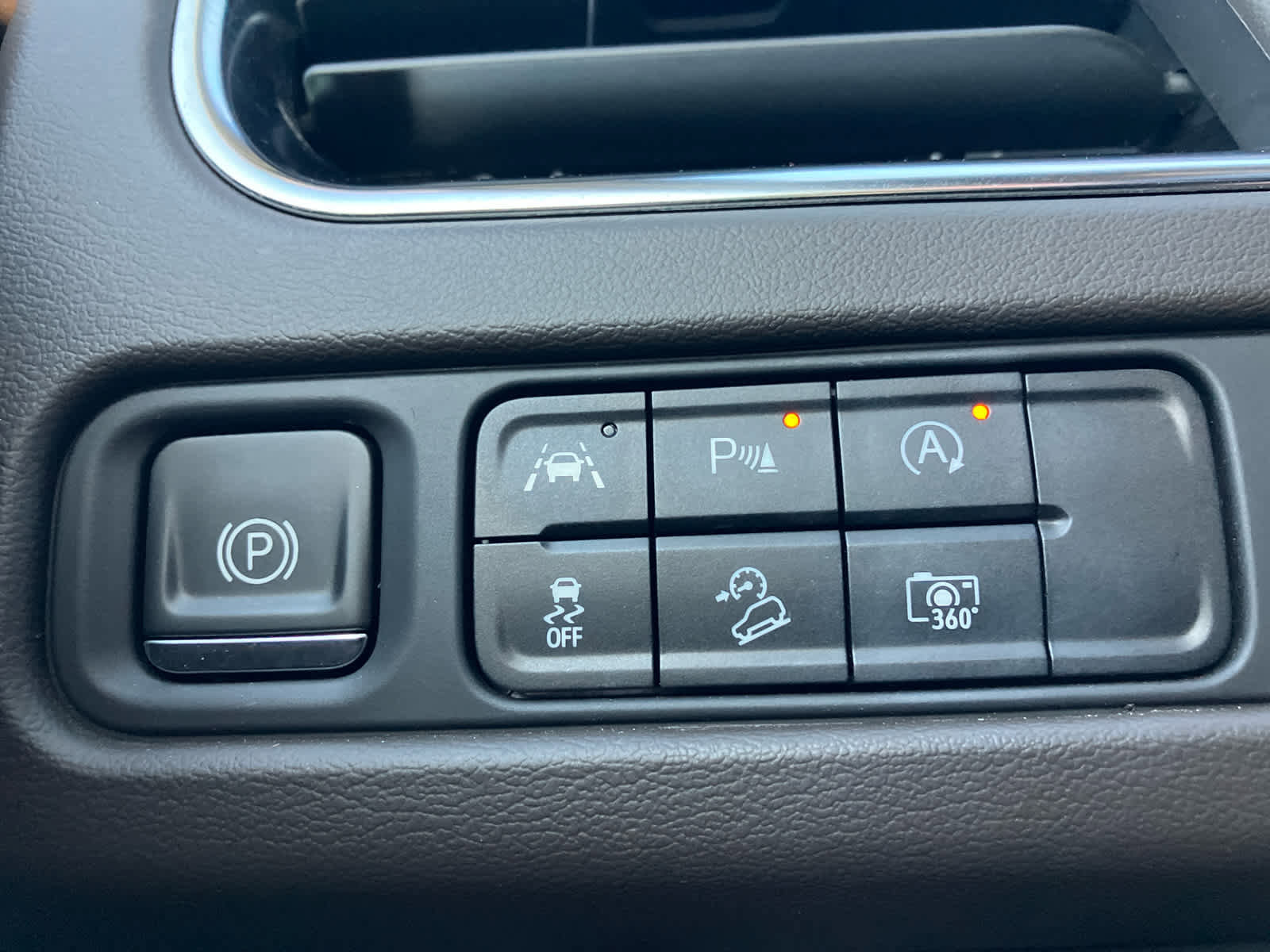 Certified 2024 Chevrolet Tahoe Z71 w/ Luxury Package image 13