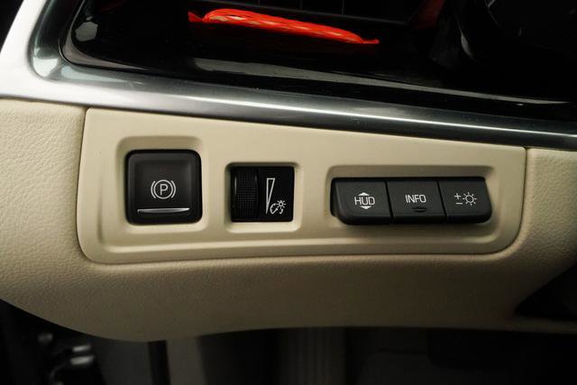 Used 2024 Cadillac XT6 Premium Luxury w/ Technology Package FWD image 23