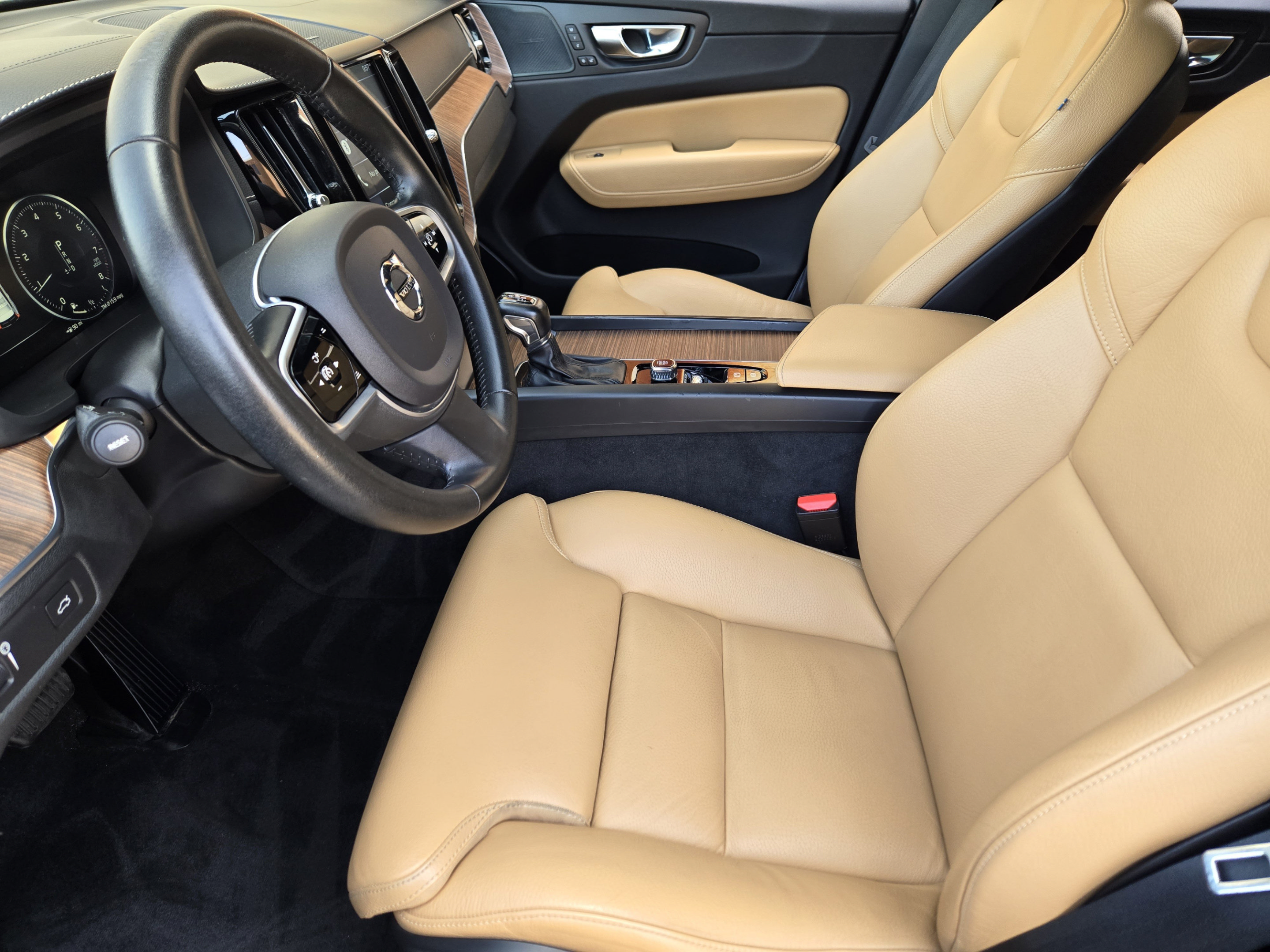 Used 2020 Volvo XC60 T6 Inscription AWD/4WD image 11