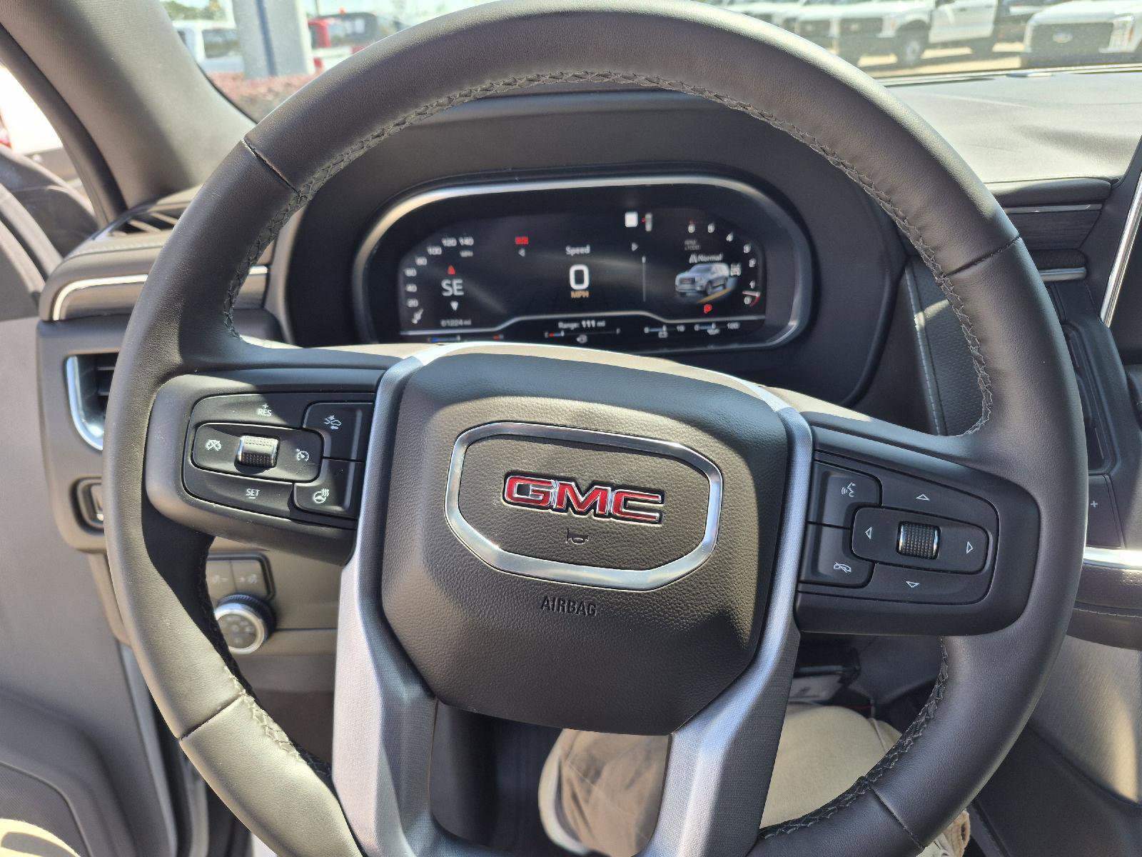 Used 2023 GMC Yukon XL SLT w/ SLT Premium Package image 10