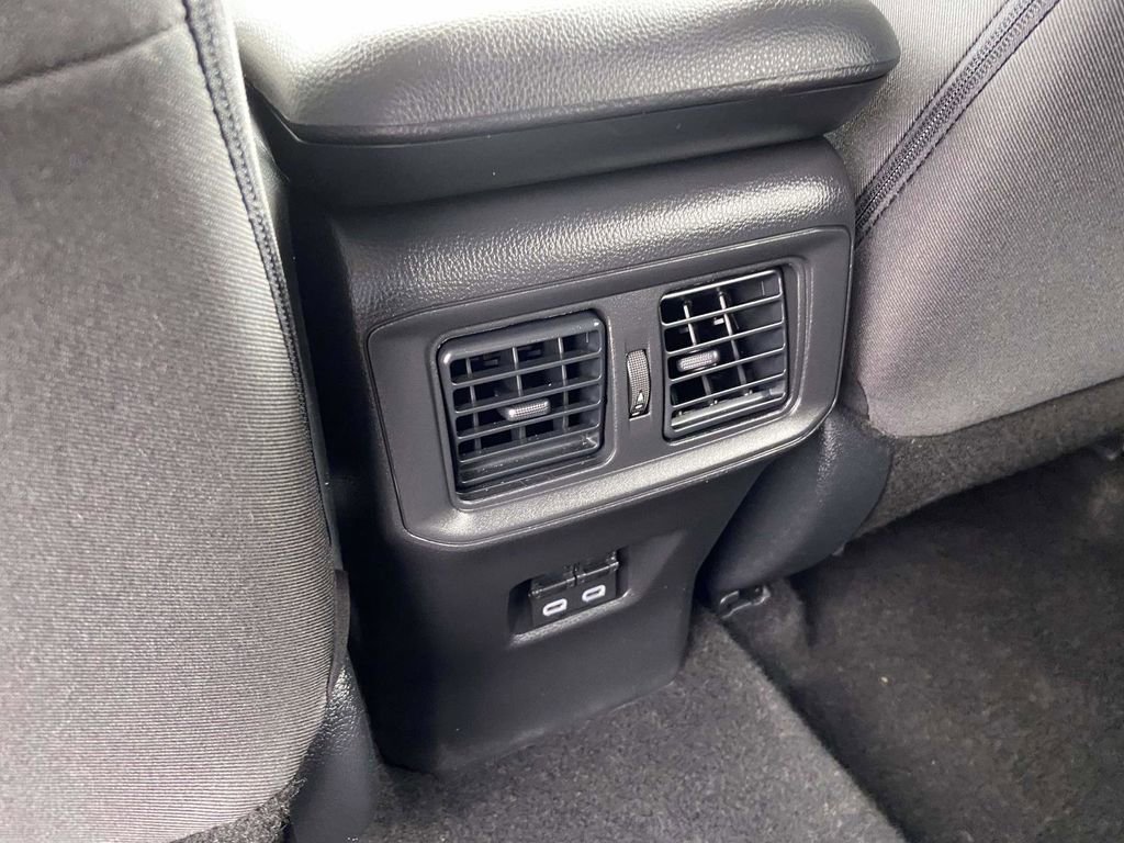 Used 2025 Toyota RAV4 XLE image 9