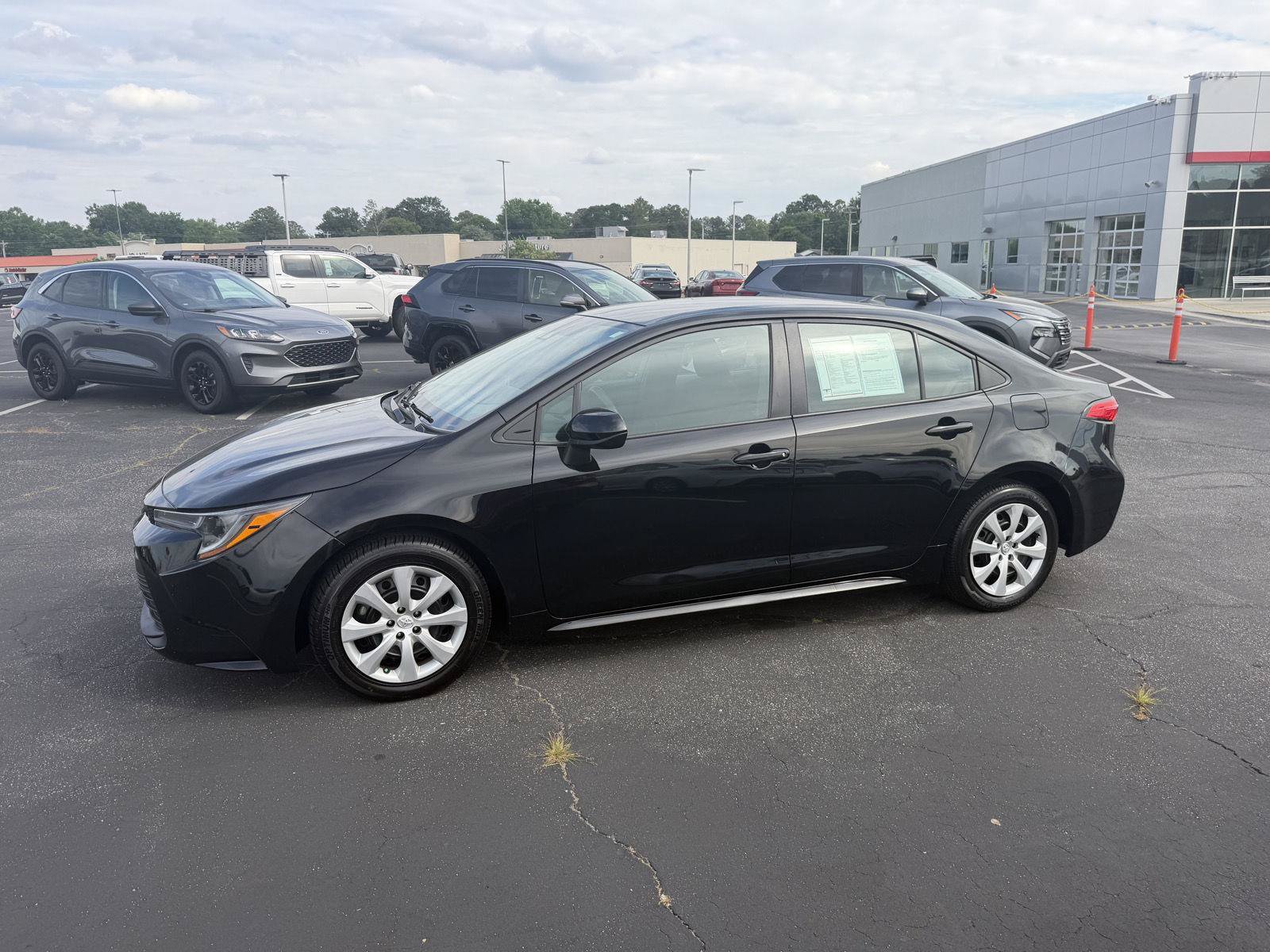 Used 2023 Toyota Corolla LE FWD image 4