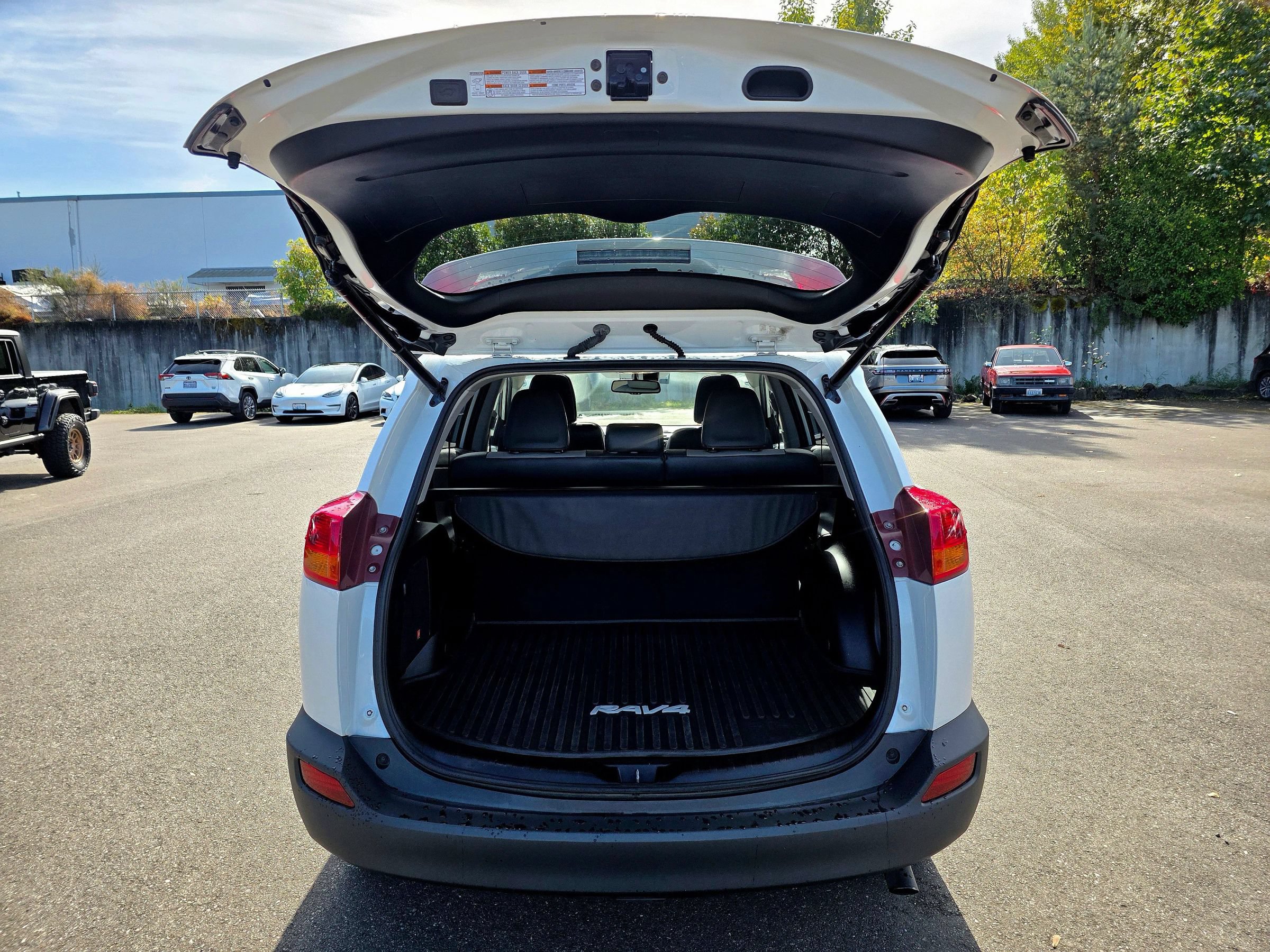 Used 2014 Toyota RAV4 Limited w/ Technology Package AWD/4WD image 59