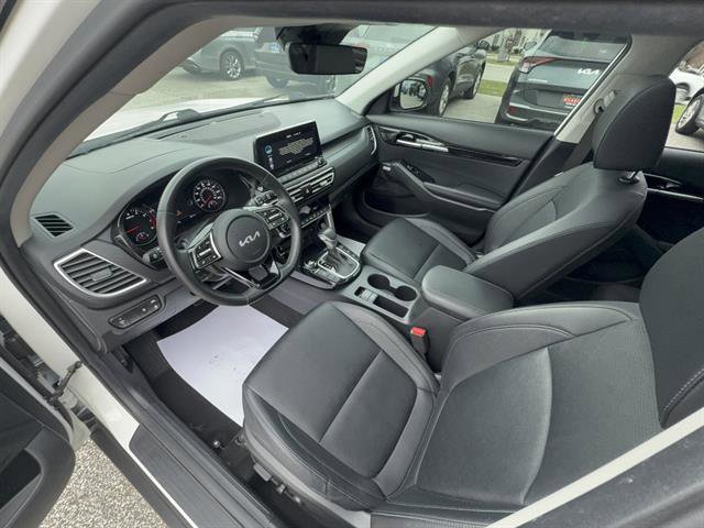Used 2023 Kia Seltos SX w/ SX Sunroof Package AWD/4WD image 13