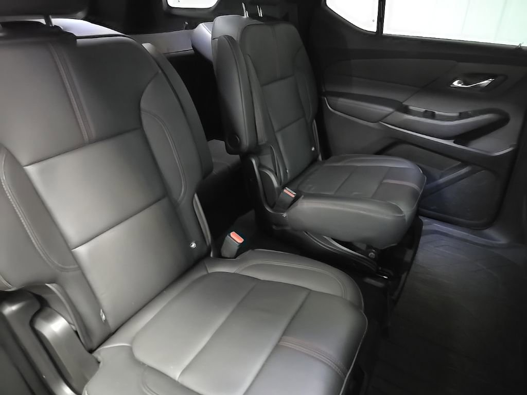 Used 2023 Chevrolet Traverse RS image 16