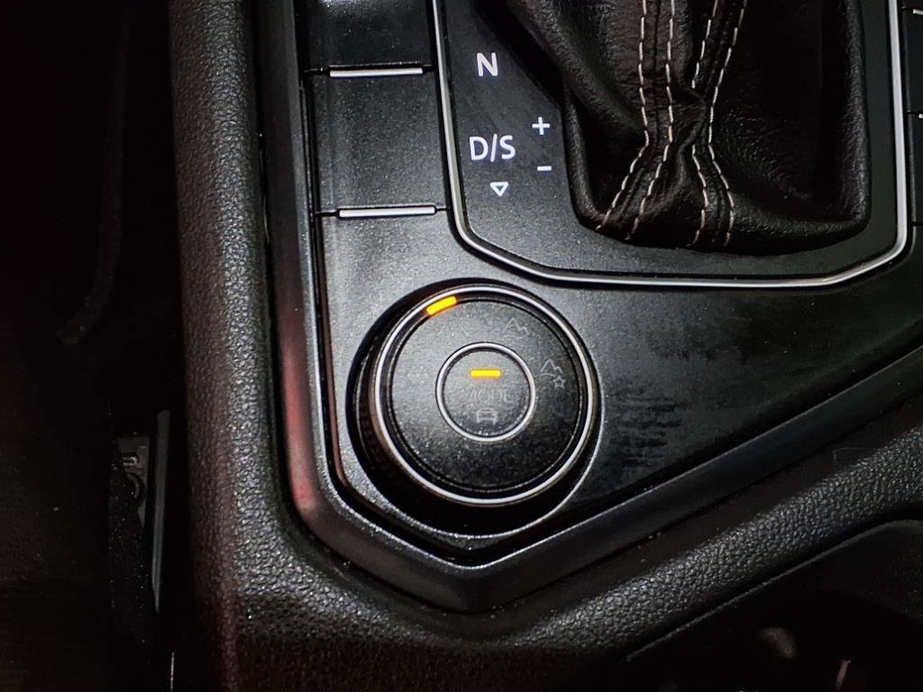 Used 2021 Volkswagen Tiguan SE R-Line image 24