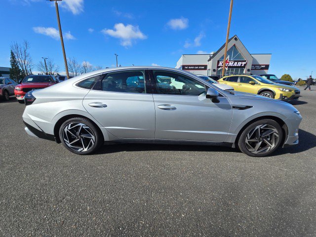 Used 2025 Hyundai Sonata SEL FWD image 2
