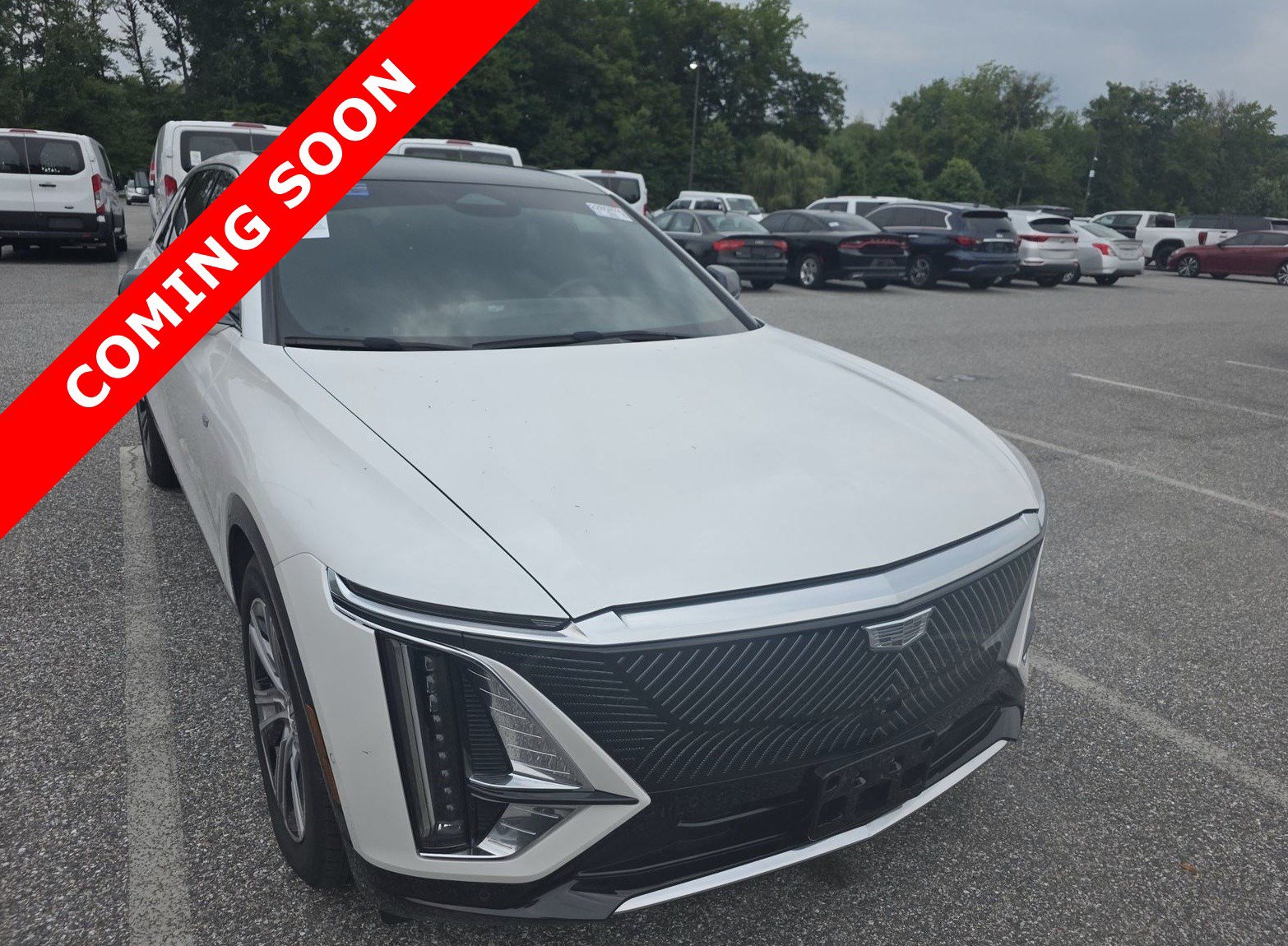 Used 2024 Cadillac Lyriq Luxury RWD image 3