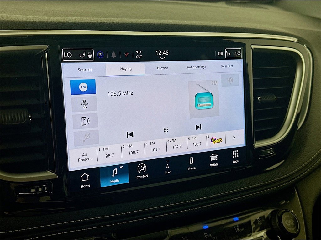 New 2026 Chrysler Pacifica Limited image 13