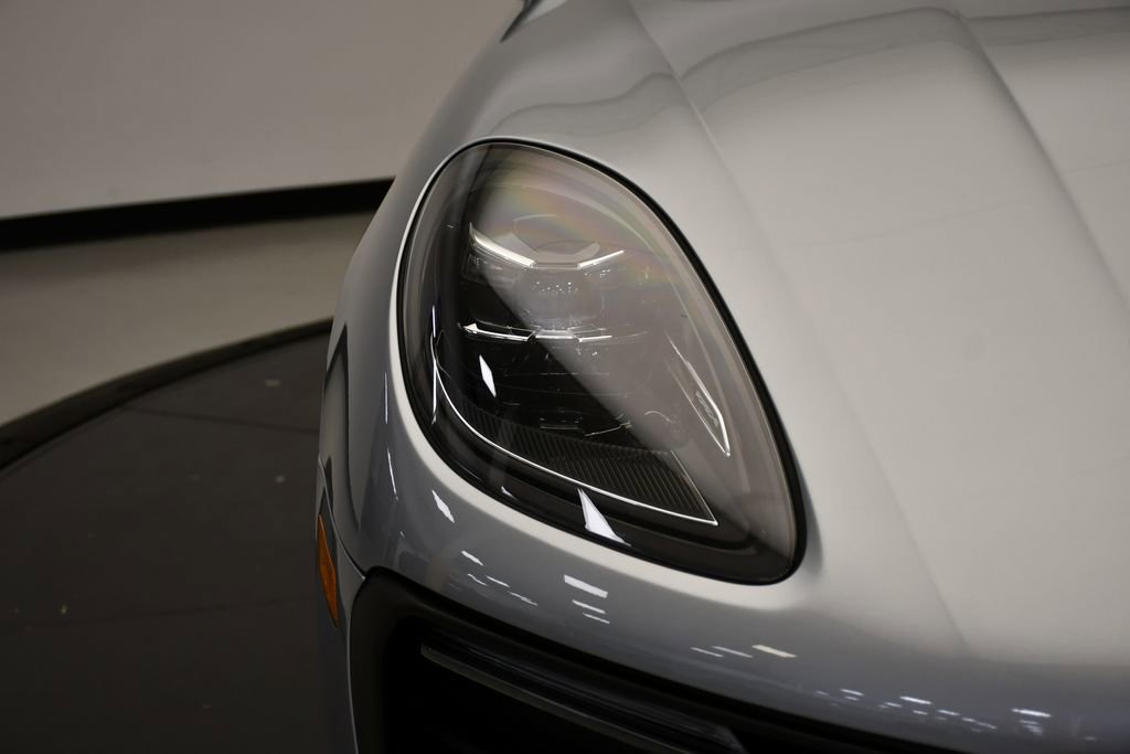 Used 2025 Porsche Macan Turbo image 14