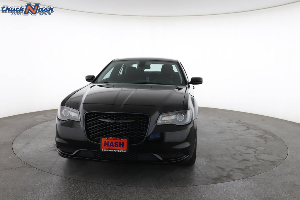 Used 2022 Chrysler 300 Touring w/ Sport Appearance Package AWD/4WD image 4