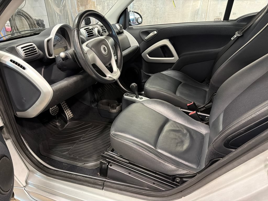 Used 2009 smart fortwo passion RWD image 3