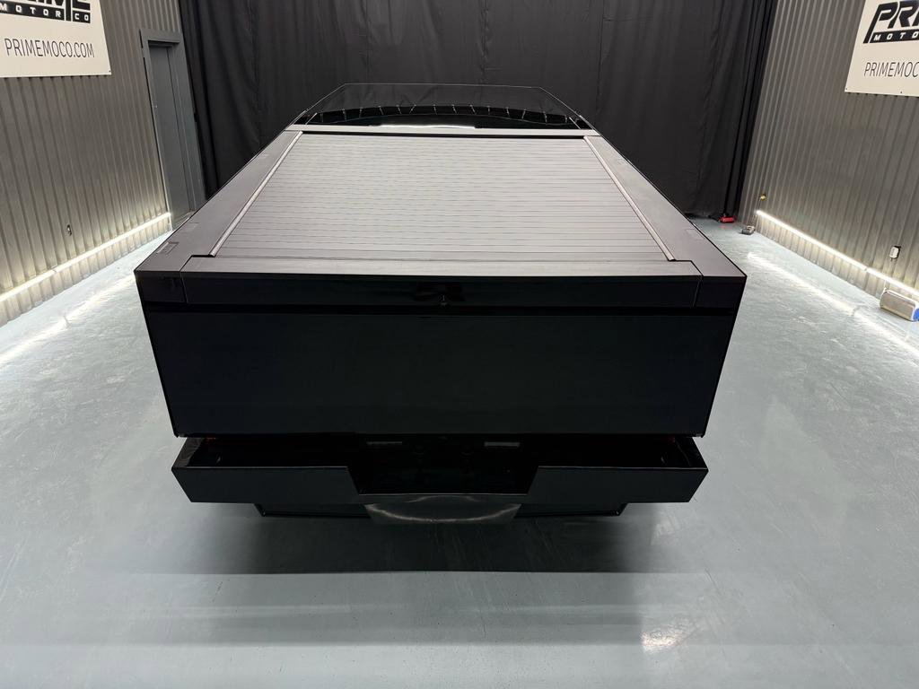 Used 2024 Tesla Cybertruck AWD Crew Cab image 15