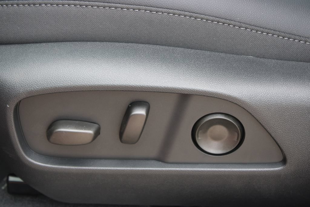 New 2027 Chevrolet Equinox LT w/ Convenience Package II FWD image 22