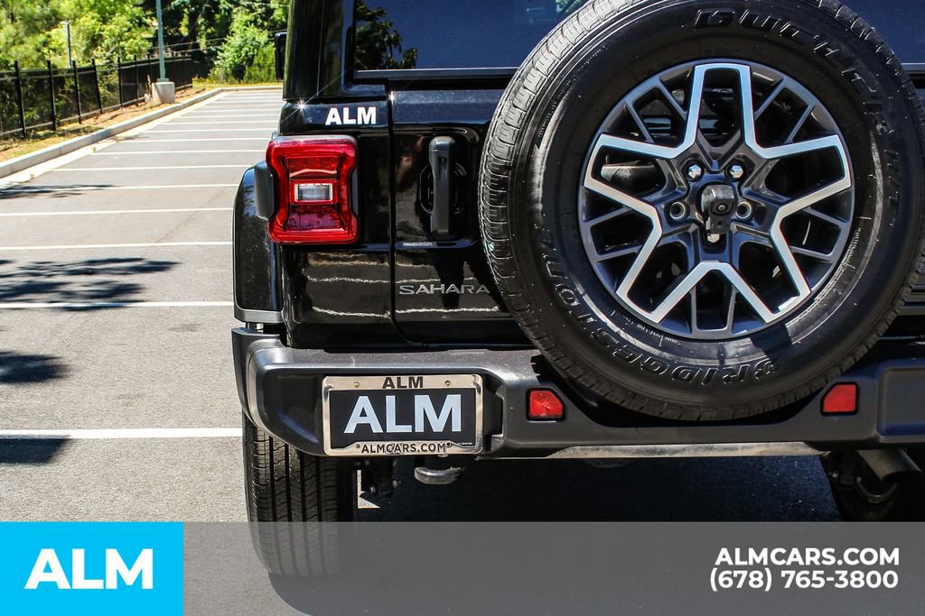 Used 2025 Jeep Wrangler Unlimited Sahara AWD/4WD image 12