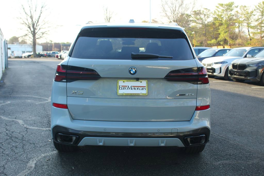 New 2026 BMW X5 xDrive50e image 6