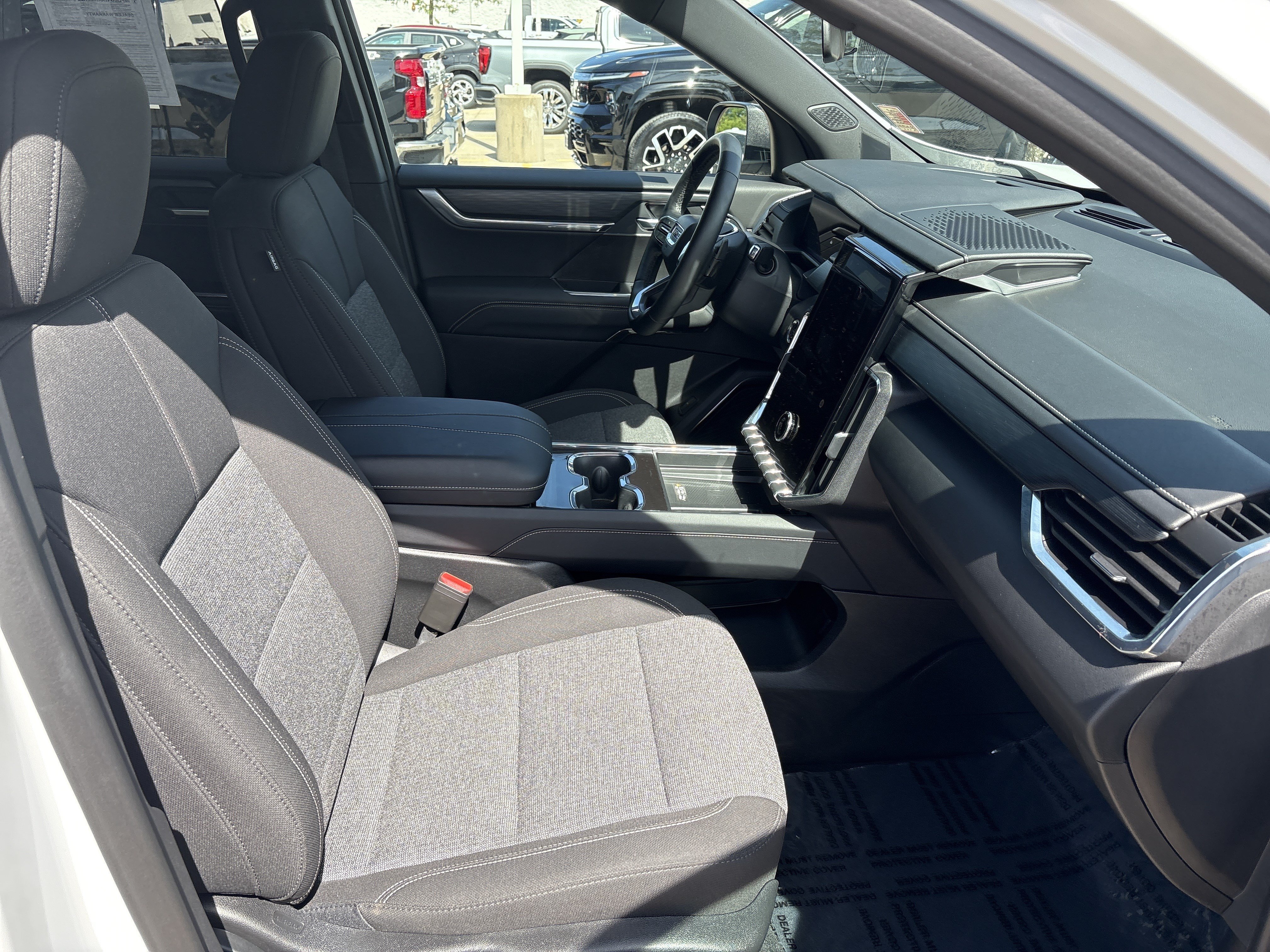 Used 2025 GMC Acadia Elevation FWD image 19