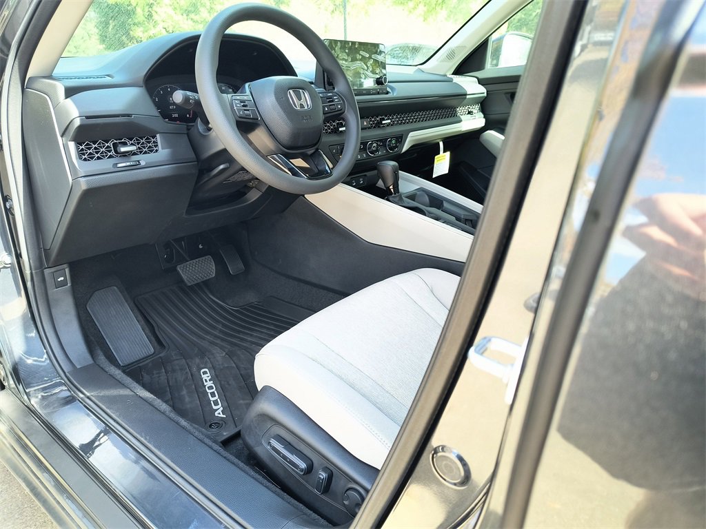 New 2025 Honda Accord SE image 2