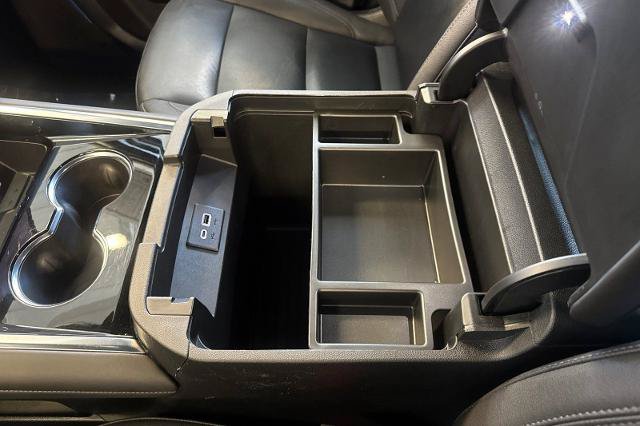 Used 2025 Chevrolet Suburban LT RWD image 31