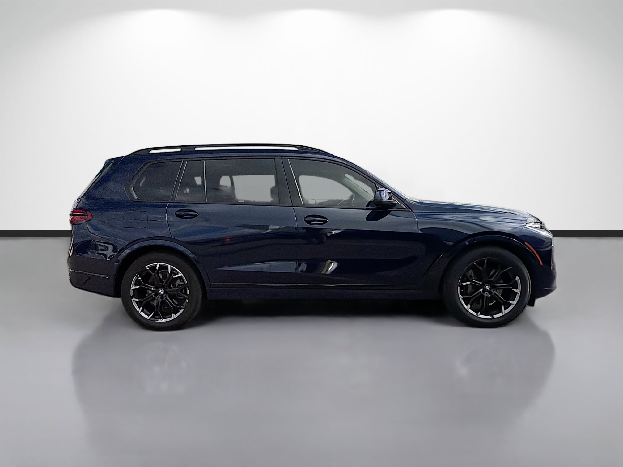 Used 2023 BMW X7 xDrive40i image 2