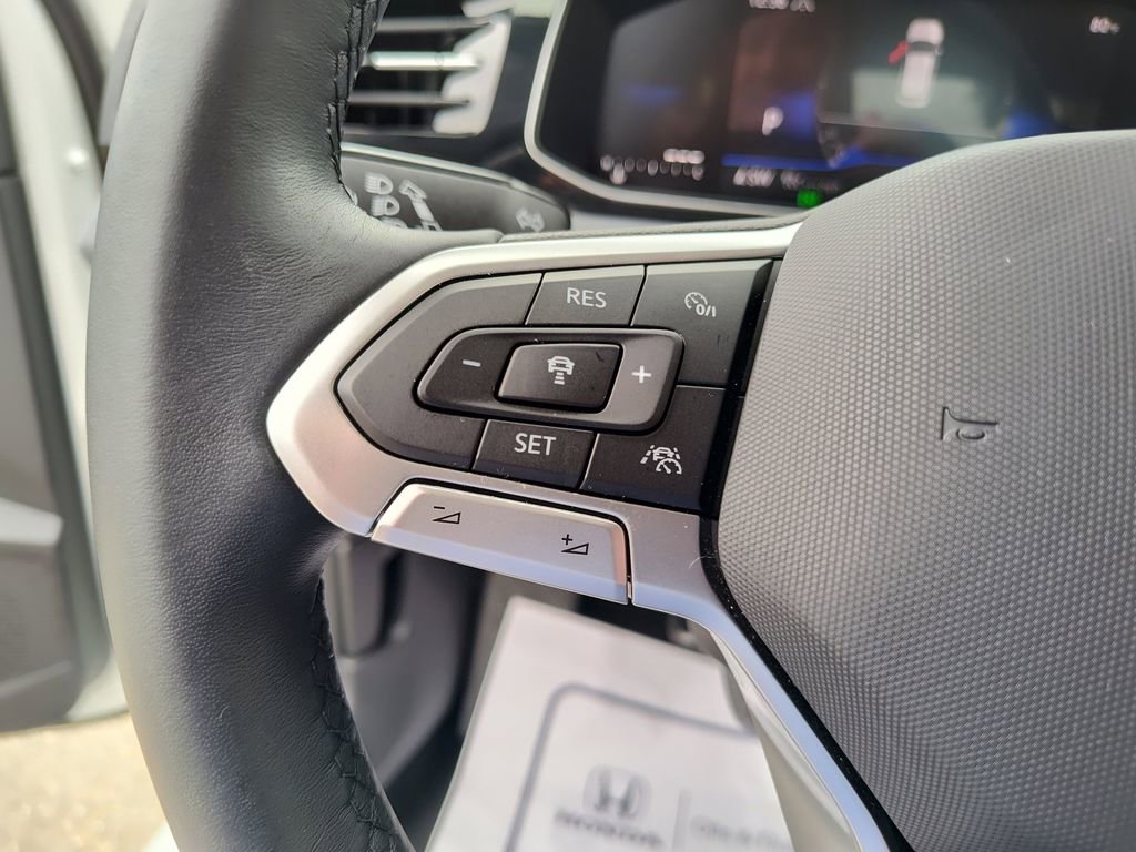 Used 2025 Volkswagen Jetta SE w/ Black Wheel Package image 24