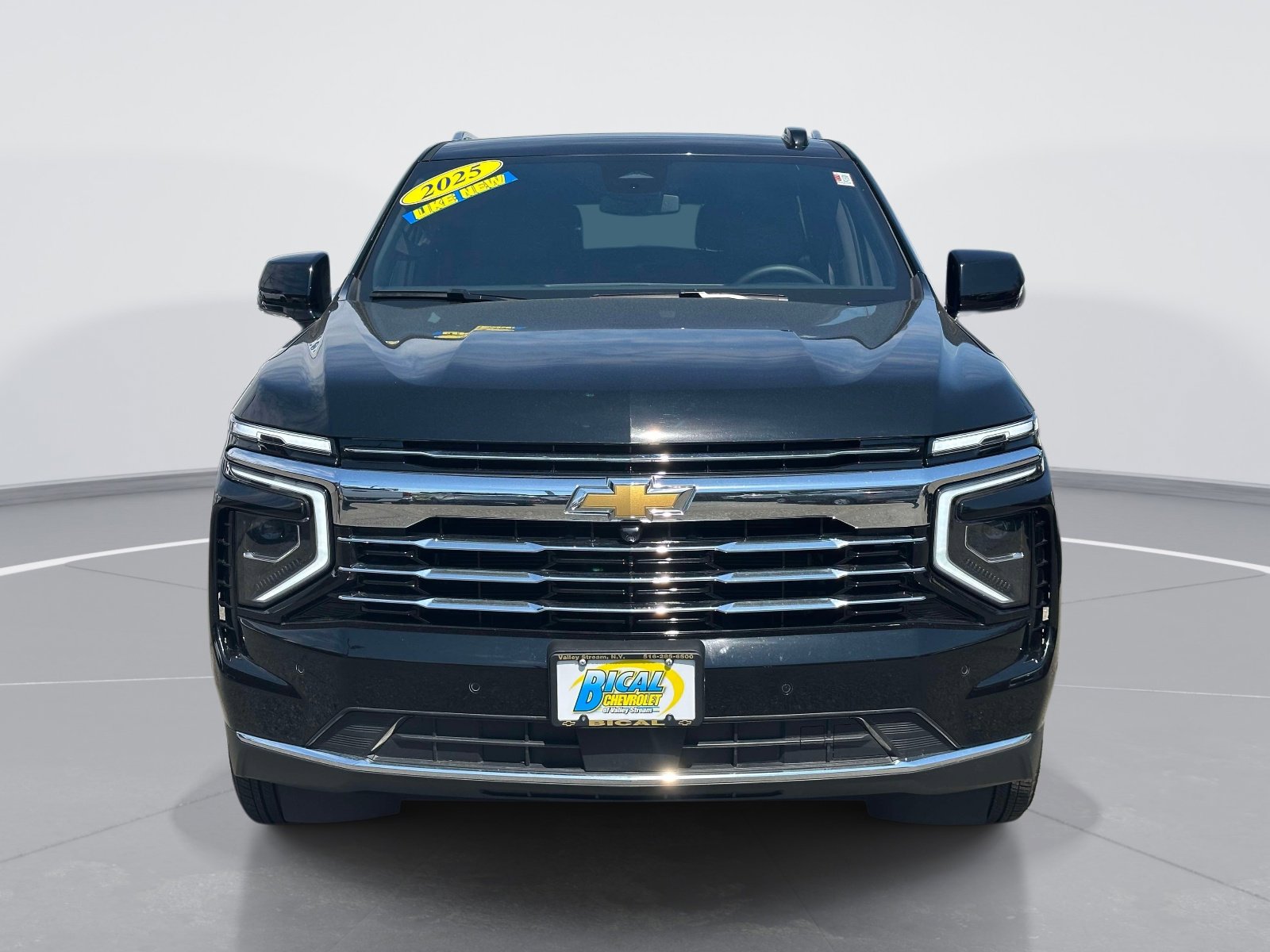 Used 2025 Chevrolet Tahoe LT AWD/4WD image 2